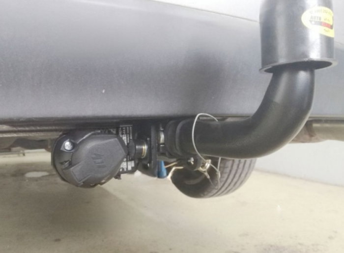 Renault Latitude dupa 10.2010 carlig de remorcare demontabil automat cu maneta marca Autohak [7]