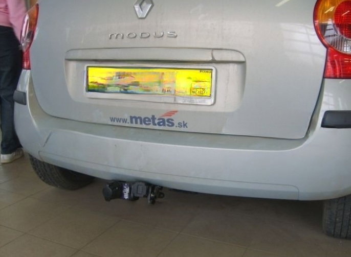 Renault Modus 5 usi 2004 - 2012 carlig de remorcare demontabil automat cu maneta marca Autohak [5]