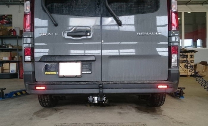 Renault Trafic dupa 2014 carlig de remorcare demontabil automat cu maneta marca Autohak [5]