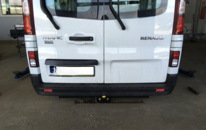 Renault Trafic fabricat dupa 2014 carlig de remorcare marca Autohak [6]