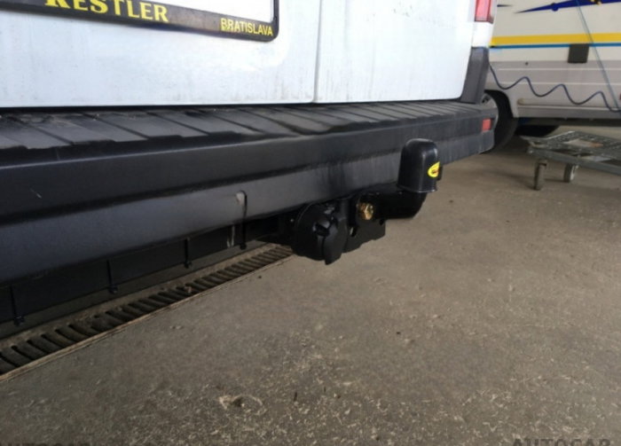 Renault Trafic fabricat dupa 2014 carlig de remorcare marca Autohak [3]
