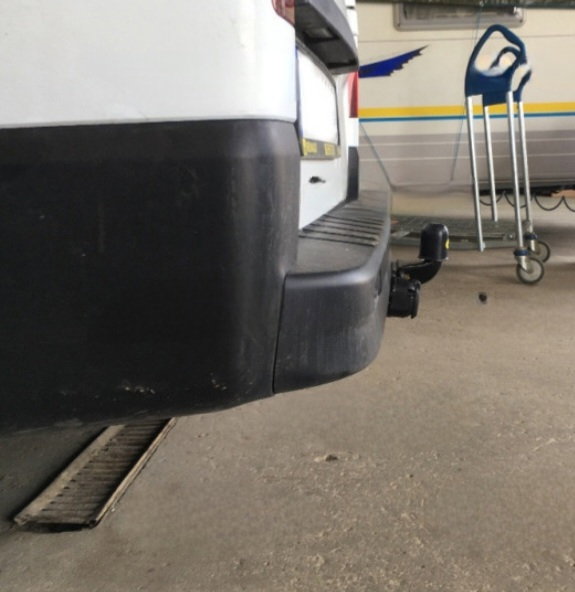 Renault Trafic fabricat dupa 2014 carlig de remorcare marca Autohak [2]