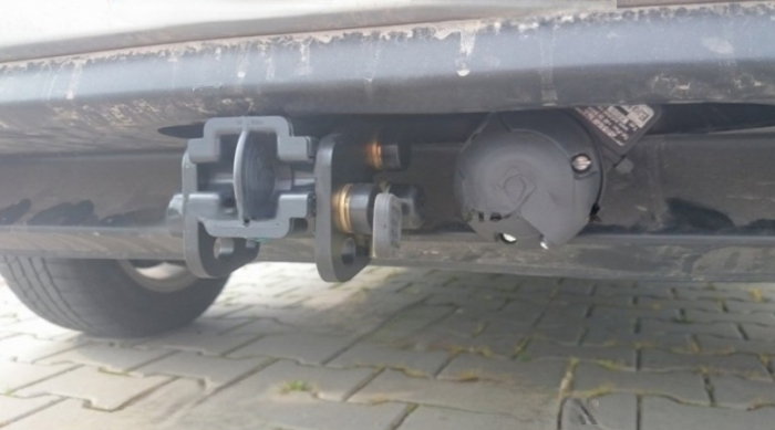 Seat Alhambra dupa 2010 carlig de remorcare demontabil automat cu maneta marca Autohak [5]
