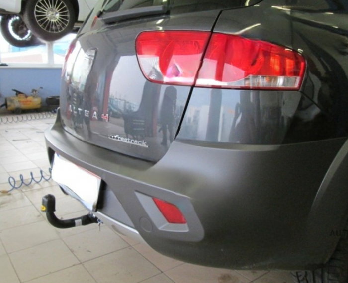 Seat Altea Freetrack dupa 2007 carlig de remorcare demontabil automat vertical marca Autohak [6]