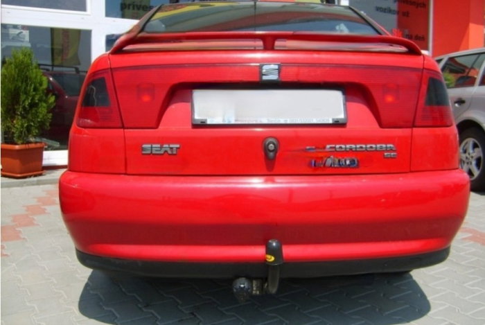 Carlig remorcare Seat Cordoba 4 usi fabricat intre 1996 - 2002 marca Autohak [3]