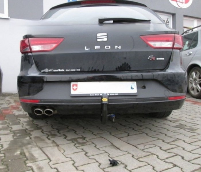 Seat Leon 2013 - 2018 carlig de remorcare demontabil automat vertical marca Autohak [5]