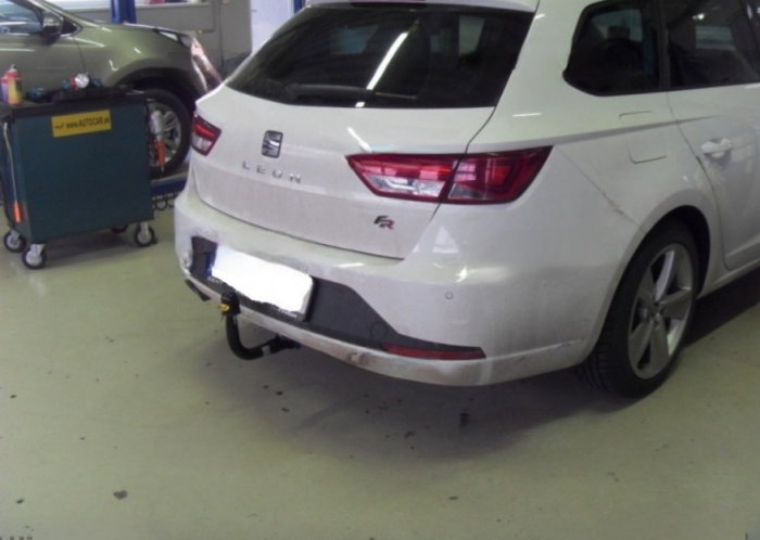 Seat Leon 2013 - 2018 carlig de remorcare demontabil automat vertical marca Autohak [10]