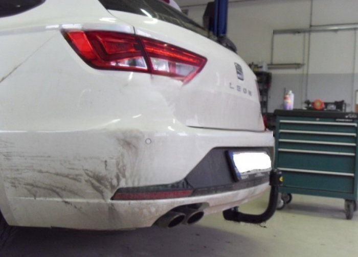 Seat Leon 2013 - 2018 carlig de remorcare demontabil automat vertical marca Autohak [9]