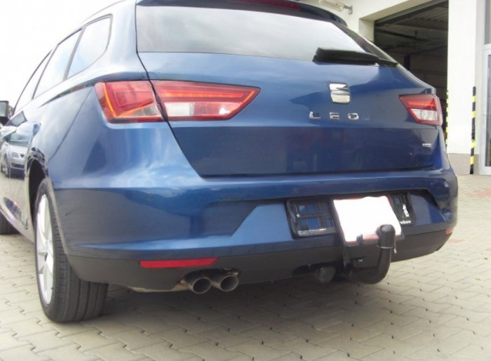 Seat Leon ST combi dupa 2013 carlig de remorcare demontabil automat vertical marca Autohak [11]
