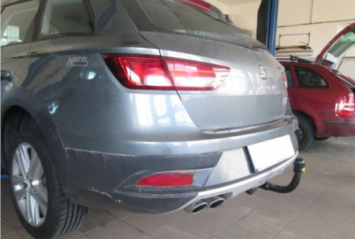 Seat Leon ST combi dupa 2013 carlig de remorcare demontabil automat vertical marca Autohak [7]