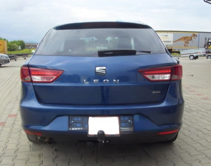 Seat Leon ST combi dupa 2013 carlig de remorcare demontabil automat vertical marca Autohak [13]