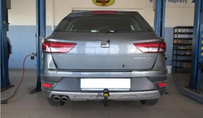 Seat Leon ST combi dupa 2013 carlig de remorcare demontabil automat vertical marca Autohak [4]