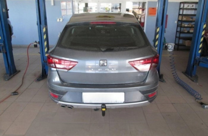 Seat Leon ST combi dupa 2013 carlig de remorcare demontabil automat vertical marca Autohak [8]