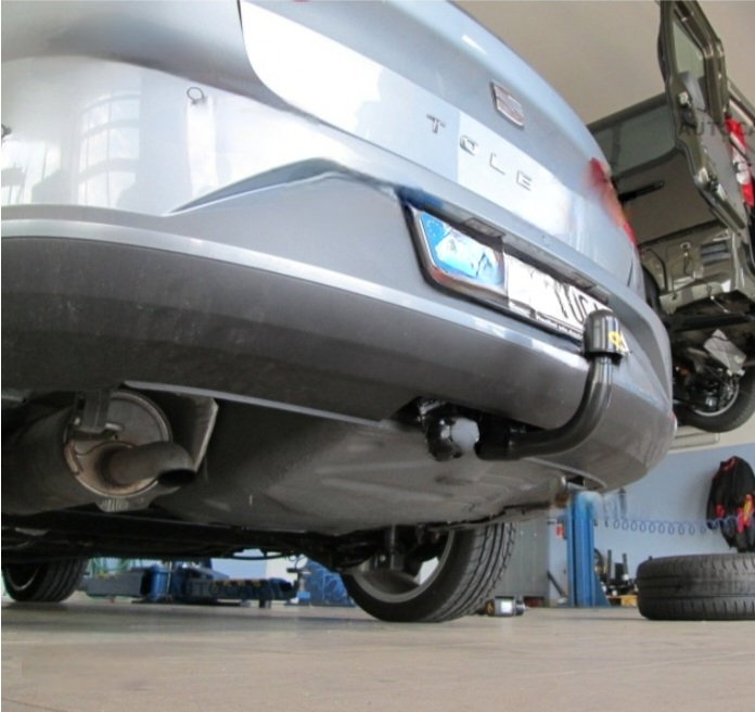 Seat Toledo 5 usi dupa 2013 carlig de remorcare demontabil automat vertical marca Autohak [4]