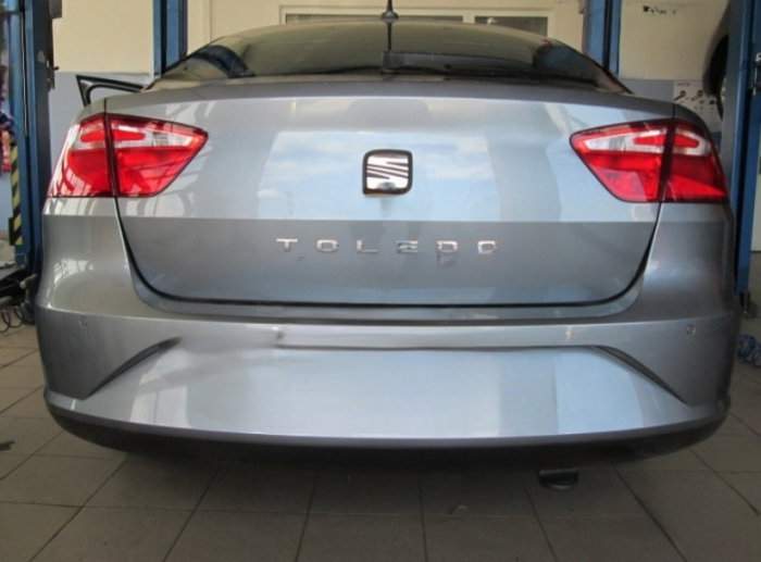 Seat Toledo 5 usi dupa 2013 carlig de remorcare demontabil automat vertical marca Autohak [5]