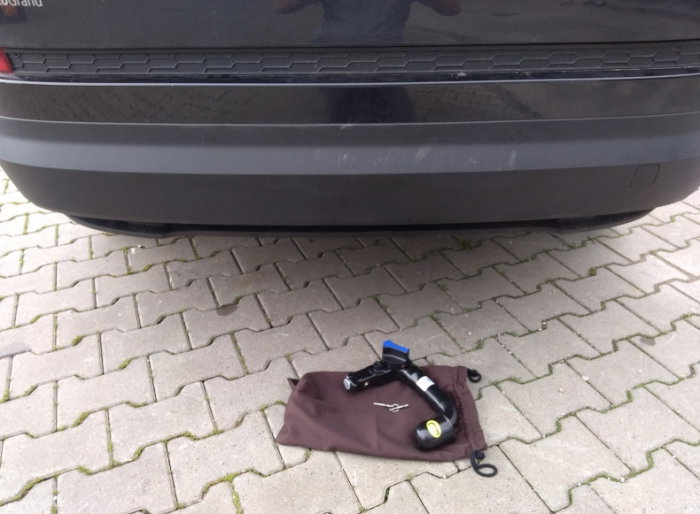 Skoda Kodiaq dupa 2017 carlig de remorcare demontabil automat vertical marca Autohak [8]