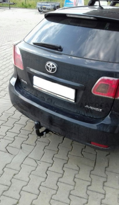 Toyota Avensis combi dupa 2009 carlig de remorcare demontabil automat vertical marca Autohak [5]