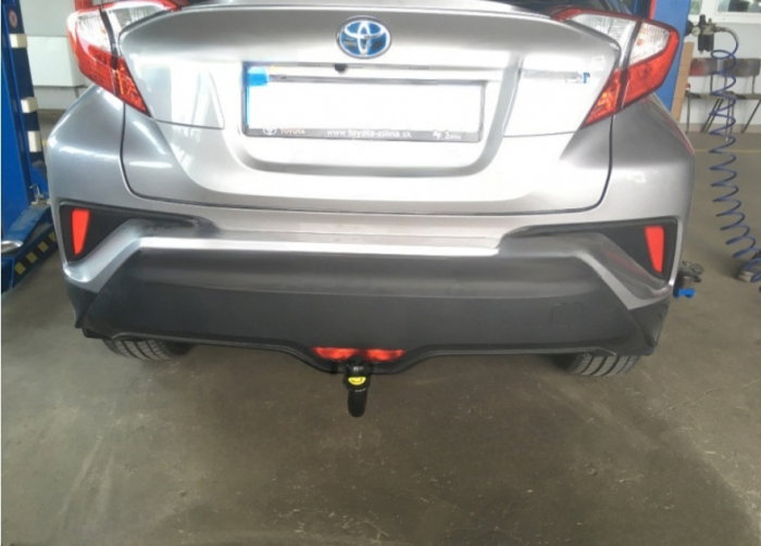 Toyota CH-R dupa 2016 carlig de remorcare demontabil automat vertical marca Autohak [11]