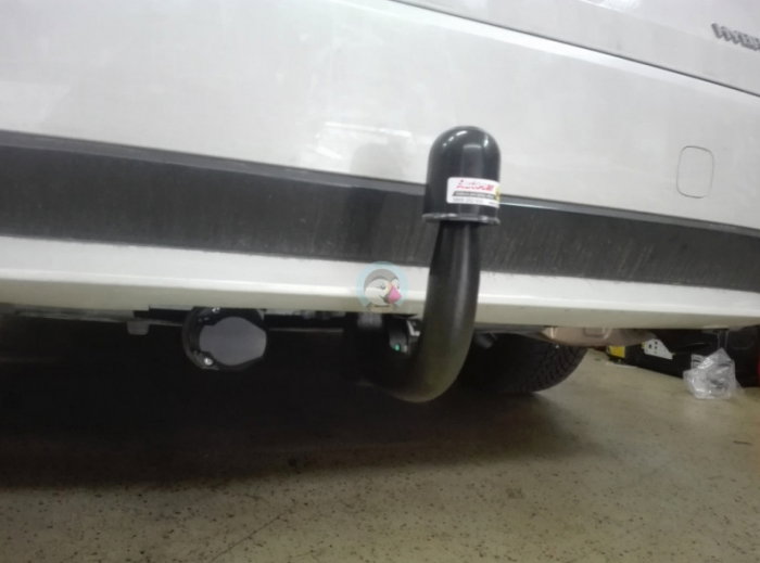 Toyota Corolla combi dupa 2019 carlig de remorcare demontabil automat vertical marca Autohak [11]