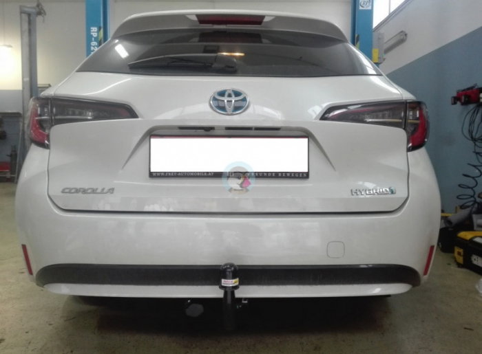 Toyota Corolla combi dupa 2019 carlig de remorcare demontabil automat vertical marca Autohak [9]