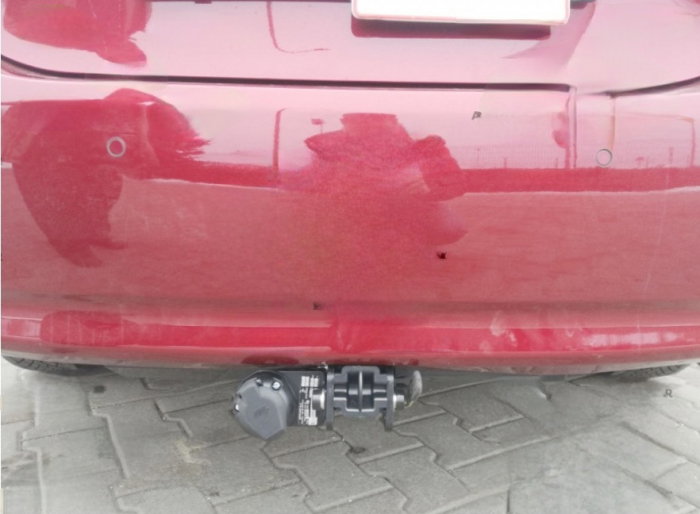 Toyota Corolla sedan E18 2013 - 2018 carlig de remorcare demontabil automat cu maneta marca Autohak [5]