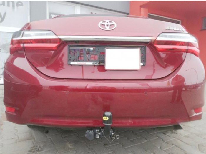Toyota Corolla sedan E18 2013 - 2018 carlig de remorcare demontabil automat cu maneta marca Autohak [4]