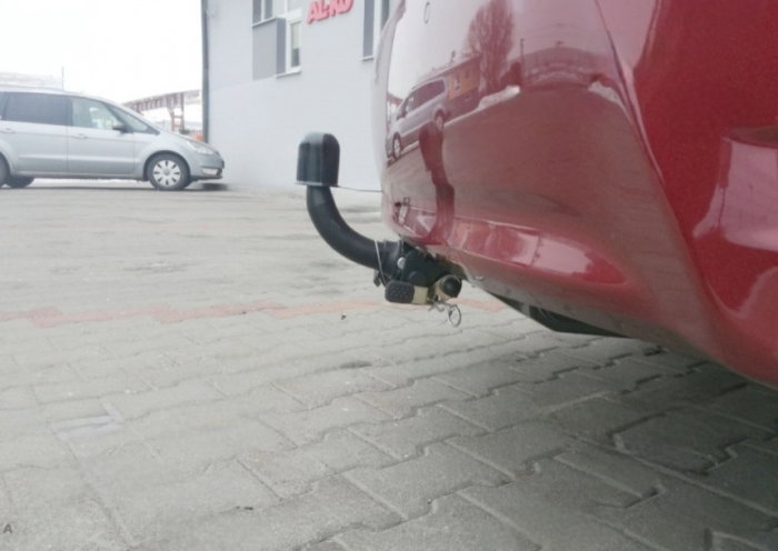 Toyota Corolla sedan E18 2013 - 2018 carlig de remorcare demontabil automat cu maneta marca Autohak [6]