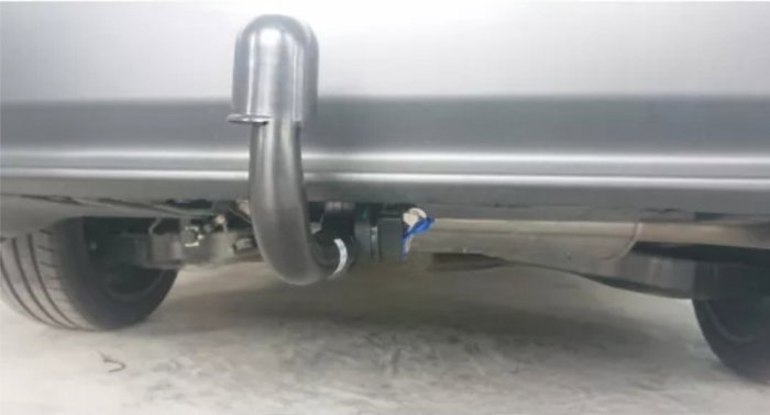Toyota Prius dupa 2015 carlig de remorcare demontabil automat verticalmarca Autohak [4]