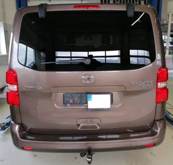 Toyota Proace dupa 2016 carlig de remorcare demontabil automat verticalmarca Autohak [4]