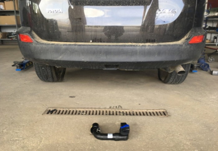 Toyota RAV 4 2013 - 2016 carlig de remorcare demontabil automat verticalmarca Autohak [6]
