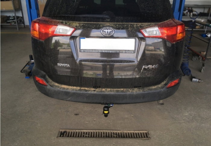 Toyota RAV 4 2013 - 2016 carlig de remorcare demontabil automat verticalmarca Autohak [11]