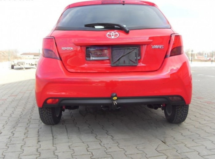Toyota Yaris 3/5 usi dupa 2014 carlig de remorcare demontabil automat vertical marca Autohak [14]