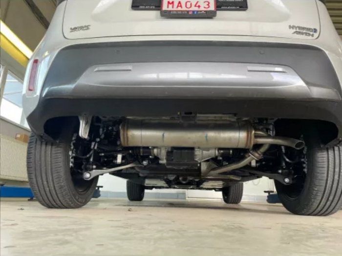 Toyota Yaris Cross dupa 07.2021 carlig de remorcare demontabil automat vertical marca Autohak [8]
