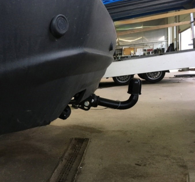 Volvo XC90 2002 - 04/2015 carlig de remorcare demontabil automat cu maneta marca Autohak [7]