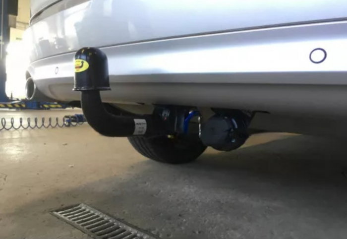 Volvo XC90 dupa 05/2015 carlig de remorcare demontabil automat vertical marca Autohak [5]