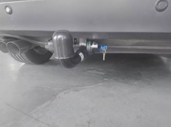 VW Tiguan 2007 - 2015 carlig de remorcare demontabil automat vertical marca Autohak [10]