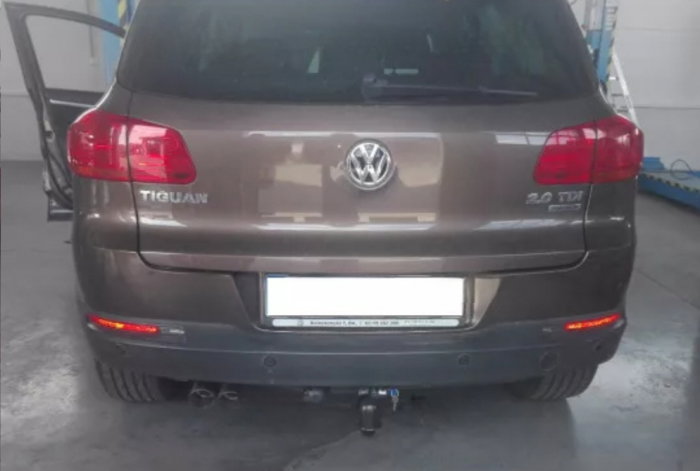VW Tiguan 2007 - 2015 carlig de remorcare demontabil automat vertical marca Autohak [9]