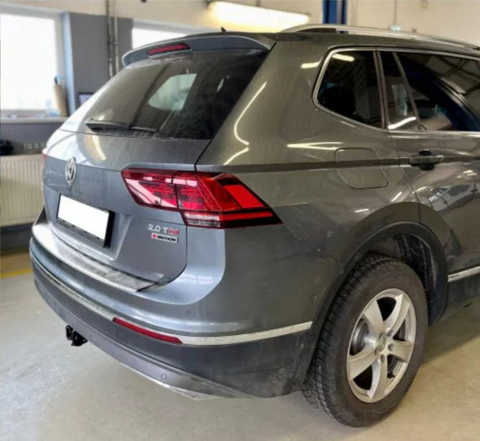 VW Tiguan dupa 2016 carlig de remorcare demontabil automat cu maneta marca Autohak [8]
