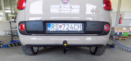 Fiat 500L dupa 2013 carlig de remorcare demontabil automat vertical marca Autohak [3]