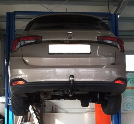 Fiat Tipo combi dupa 2017 carlig de remorcare demontabil automat vertical [3]