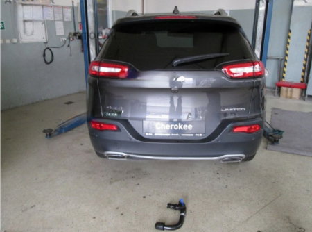 Jeep Cherokee KL dupa 2014 carlig de remorcare demontabil automat vertical marca Autohak [8]