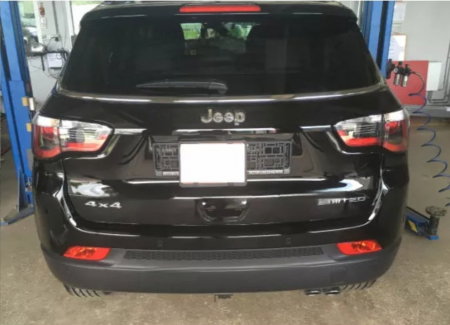 Jeep Compass dupa 2017 carlig de remorcare demontabil automat vertical marca Autohak [4]