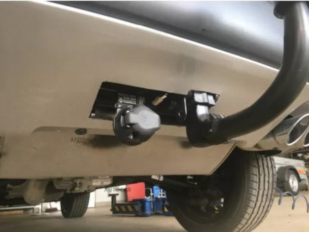 Jeep Compass dupa 2017 carlig de remorcare demontabil automat vertical marca Autohak [8]