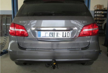 Mercedes B Class (W246) 2011 - 2019 carlig de remorcare demontabil automat cu maneta marca Autohak [1]
