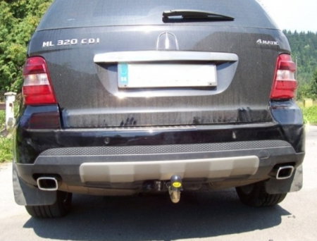 Mercedes M Class ML (W164) 2005 - 2011 carlig de remorcare demontabil automat cu maneta marca Autohak [2]