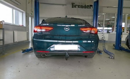 Opel Insignia 5 usi dupa 2017 carlig de remorcare demontabil automat vertical marca Autohak [7]