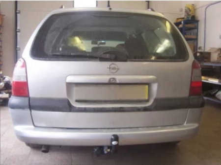Carlig remorcare Opel Vectra B combi fabricat intre 1996 - 2003 marca Autohak [4]