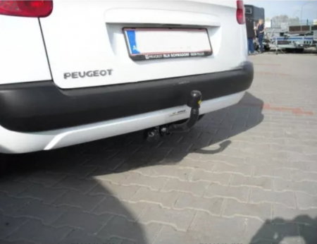 Carlig remorcare Peugeot 308 SW dupa 2008 marca Autohak [1]