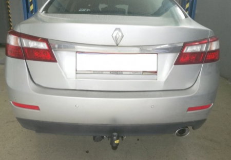 Renault Latitude dupa 10.2010 carlig de remorcare demontabil automat cu maneta marca Autohak [7]