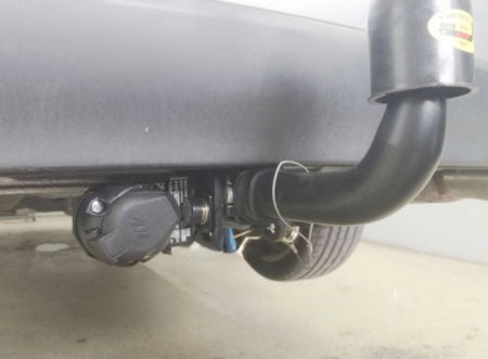 Renault Latitude dupa 10.2010 carlig de remorcare demontabil automat cu maneta marca Autohak [6]